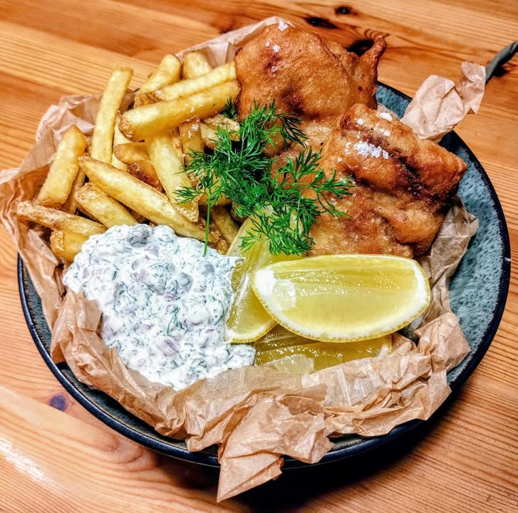 Njordkøkken tilbyder fish and chips med hjemmelavet tartarsauce til afhentning torsdag