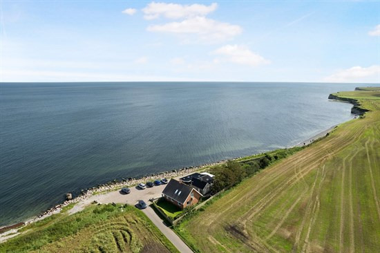 Netop kommet til salg: Karlby Strandvej 6 en af Grenaas dyreste adresser