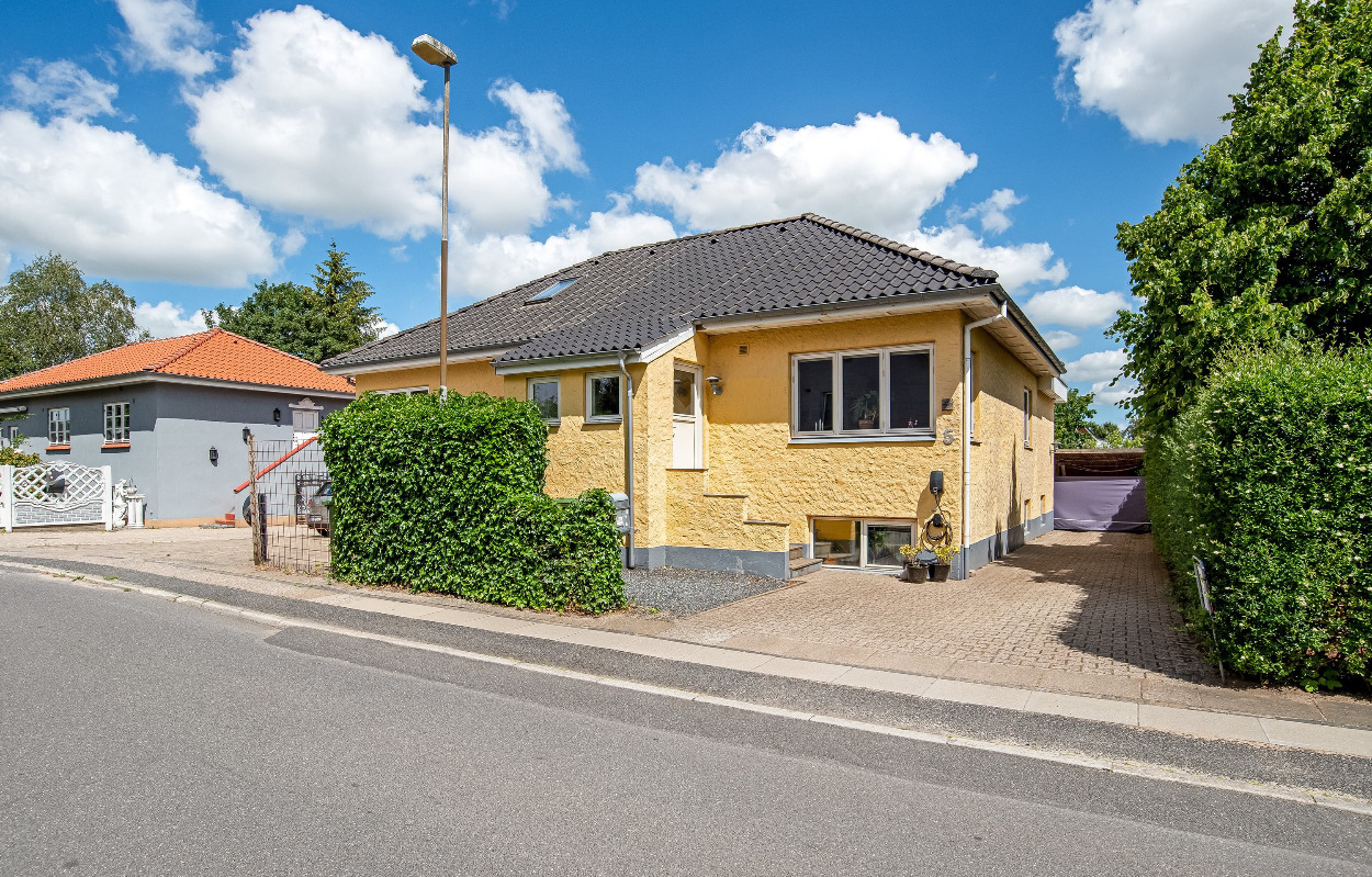 Bo centralt og billigt