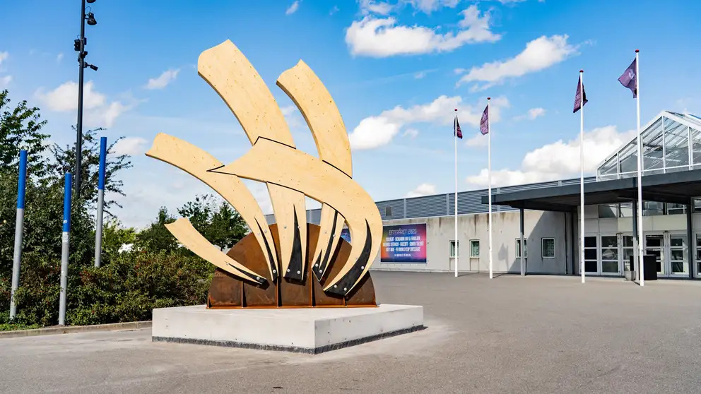 Træskulptur afsløret i Herning som del af Euroskills forberedelser