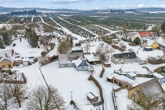 Damvej 1 og 2 andre boliger er kommet til salg denne uge i Lundby - se boligerne her.