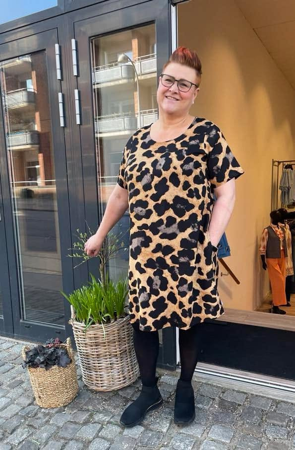 Only Curves præsenterer let og lækker leo kjole fra Zhenzi til sommeren