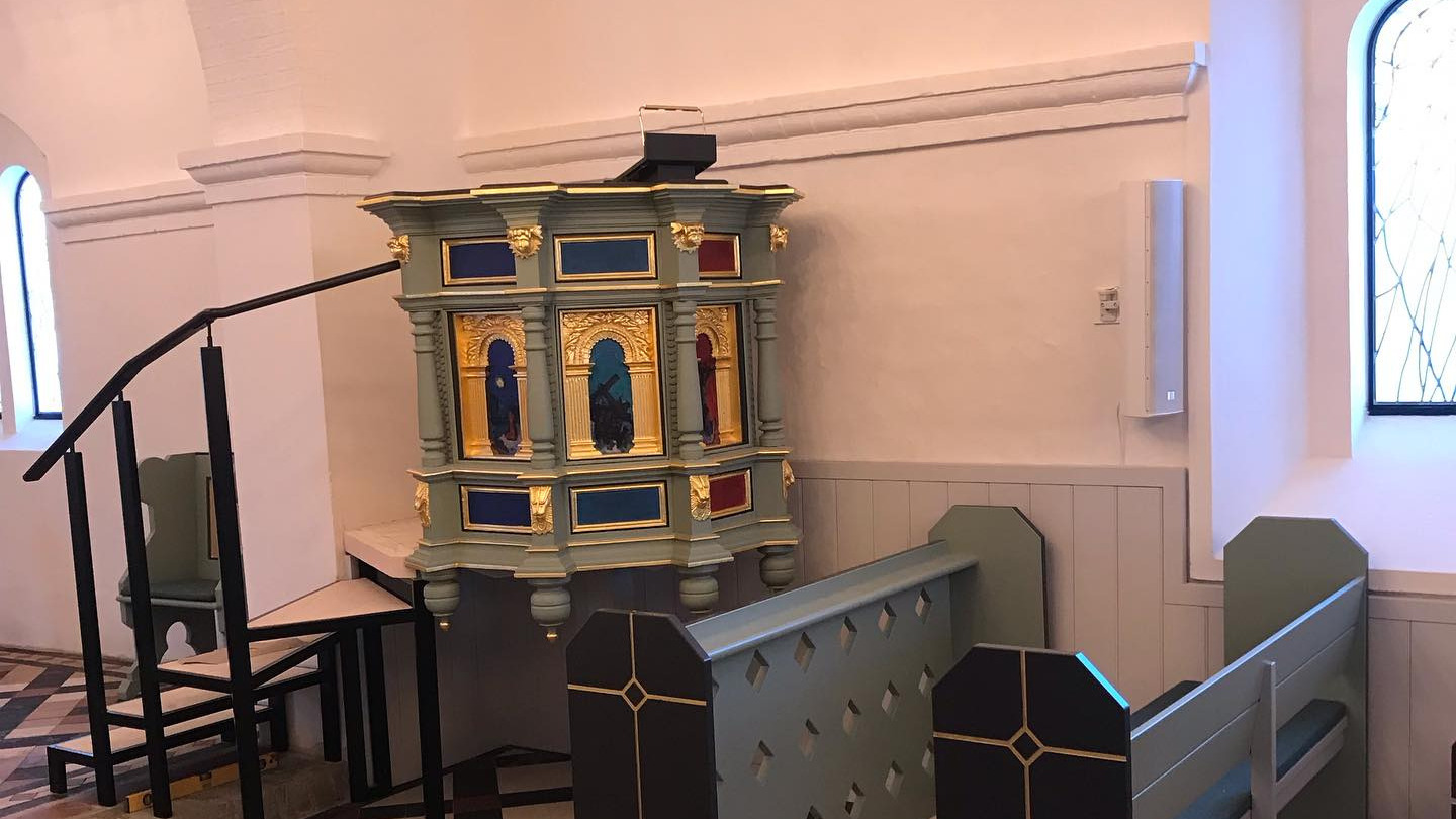 Lægårds Malerfirma har malet Sir Kirke