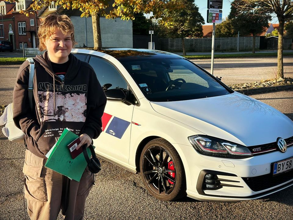 Lets Drive ønsker stort tillykke til Naja med kørekortet