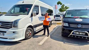 Sejs-Svejbæk lander i Alanya for to ugers eventyr: Landsbyture, koncerter og perfekt vejr på programmet