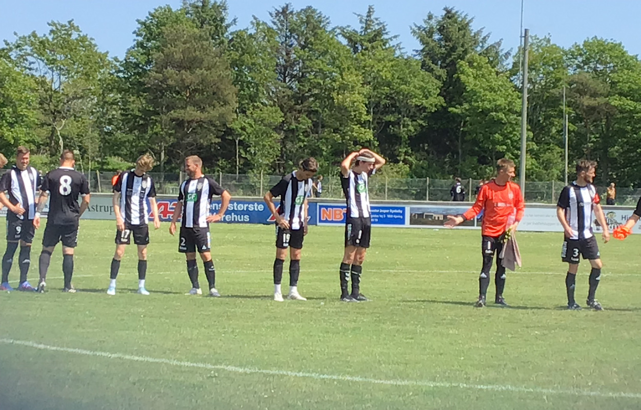 Hjørring AIK tager sejren i sidste øjeblik i sæsonåbner: "Ikke godt for mit nervesystem"