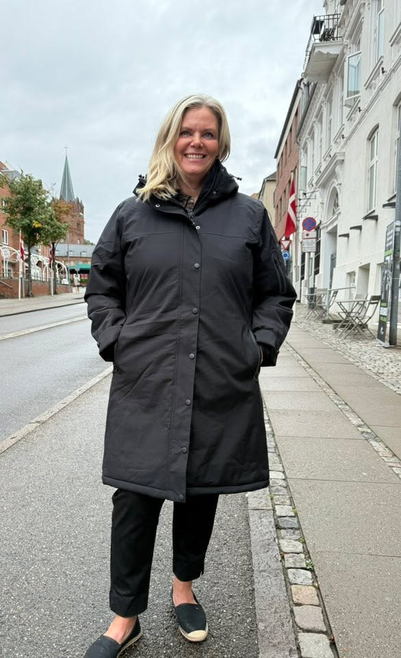 Only Curves præsenterer funktionel vinterjakke fra NO 1 BY OX