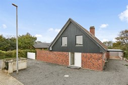 Skolevej 56 og 1 anden boliger er kommet til salg denne uge i Tørring - se boligerne her.