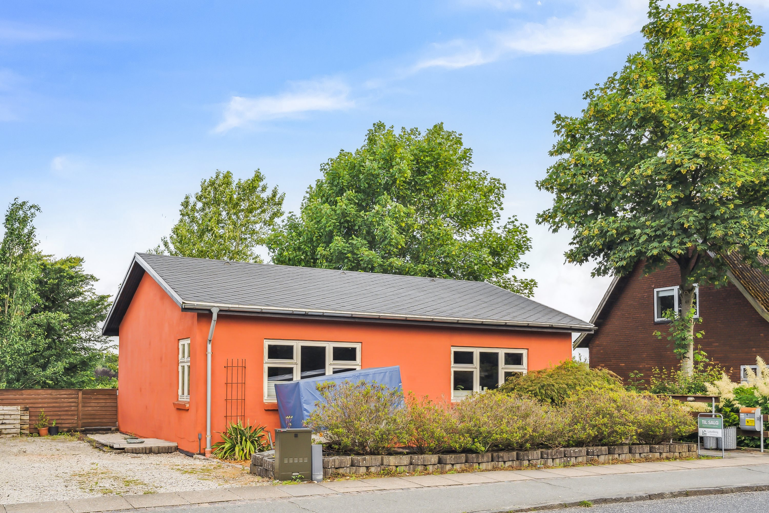 Elmevej 2 er til salg for kun 795.000 kr.: Se de billigste boliger til salg i Them her