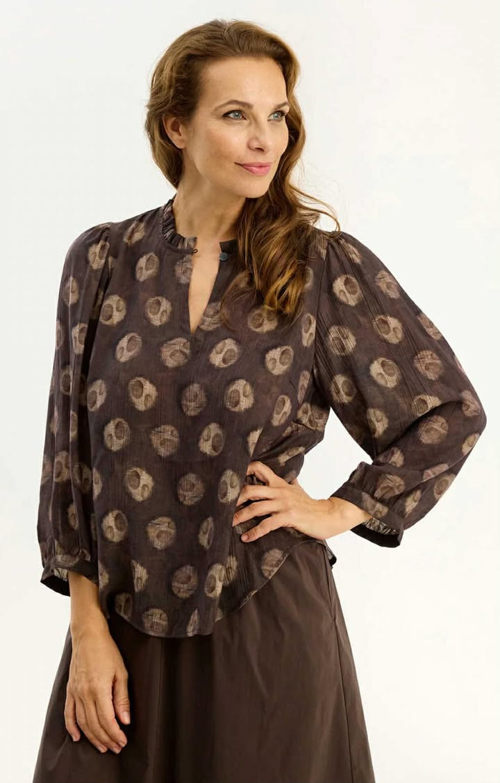 Rosengreen tilbyder flot Infront bluse til nedsat pris