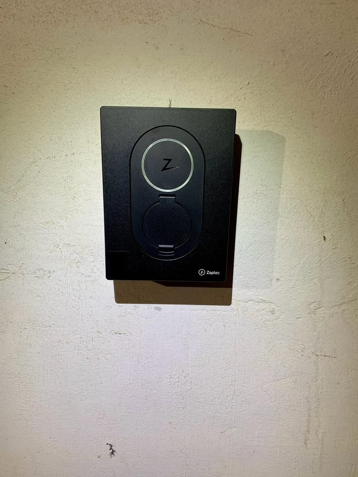 Toldbod El- & Klimateknik ApS tilbyder installation af el-ladestandere med avancerede funktioner fra Zaptec