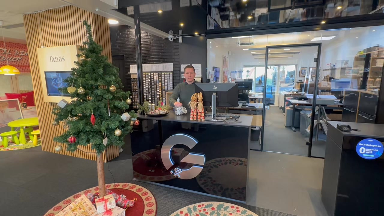 Elke Mortensen vinder juletræstæppe hos Garant Brønderslev