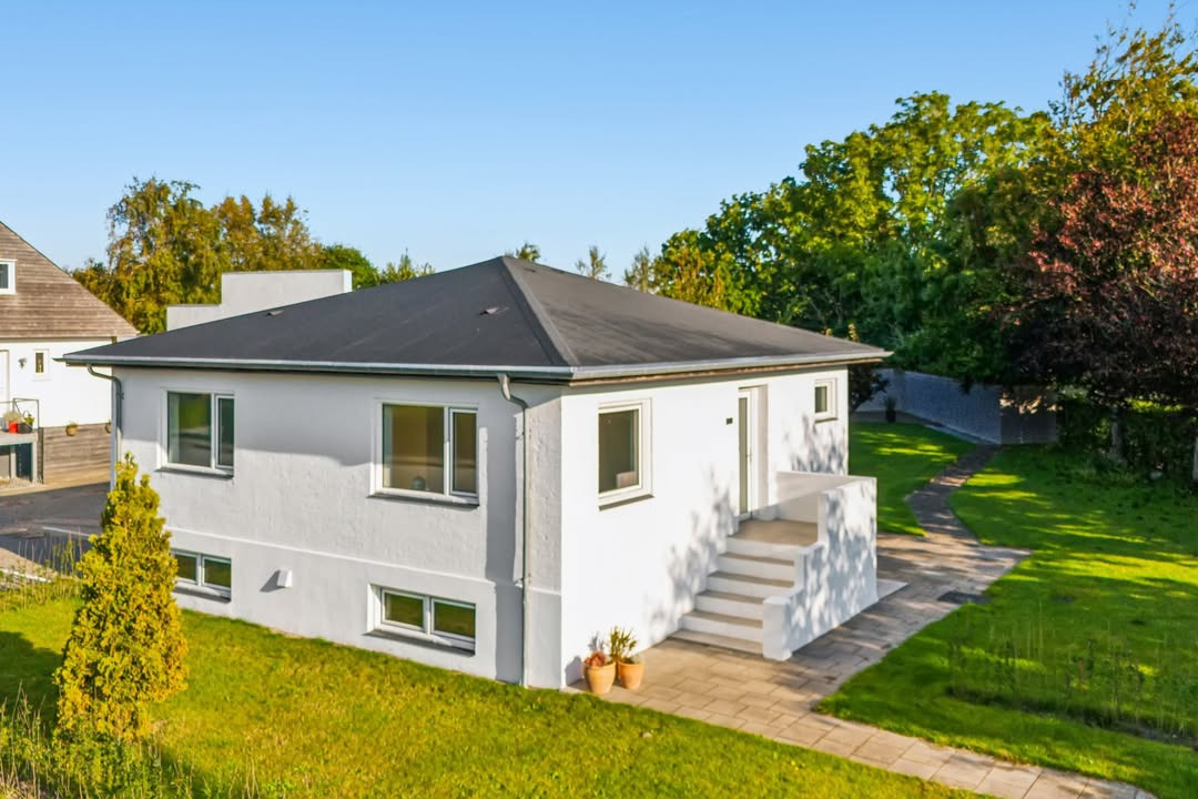 Renoveret bungalow i Storvorde til ny pris hos Ejendomsmæglerne Hansen & Thoft
