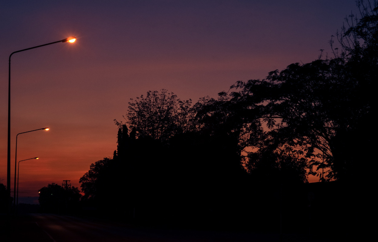 Besparelser på blandt andet gadelamper rulles tilbage