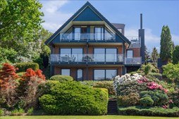 Til salg hos EDC Torben Larsen: Kvalitets villa direkte til Gudenåen