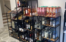 Specialbutikken ”Den Lille Græske” er nu åbnet på Store Voldgade