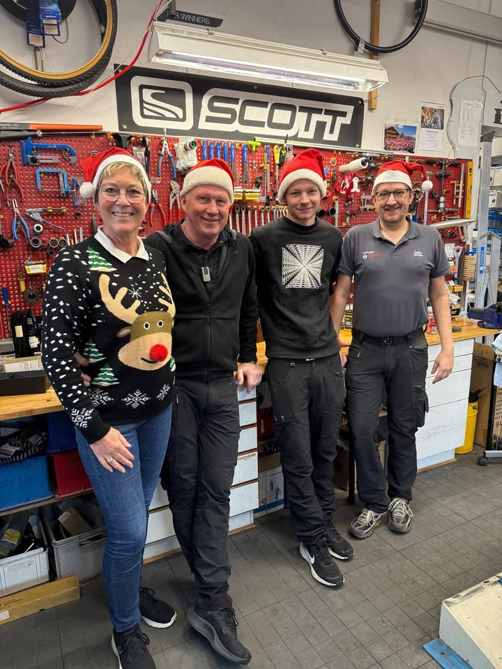 Per P. Cykler går på juleferie og ønsker glædelig jul