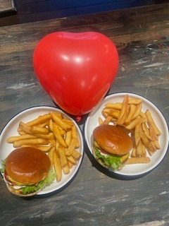 BackyardBurger inviterer til kærlig Valentinsmenu med burgere