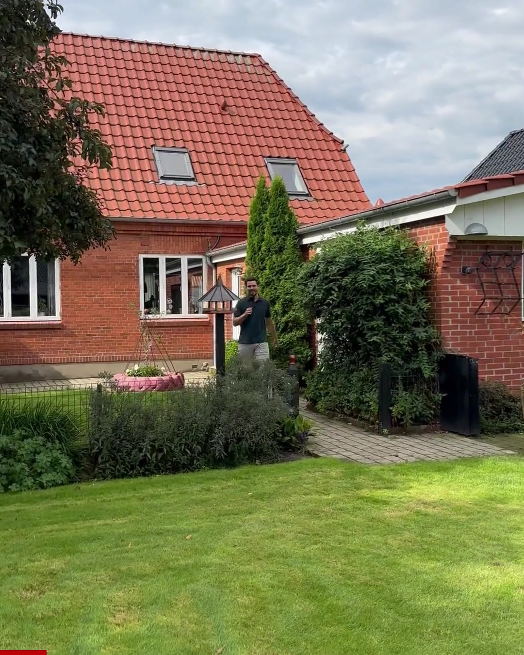 Home Tønder: Ny pris på flot rødstensvilla i Skærbæk med garage og værksted