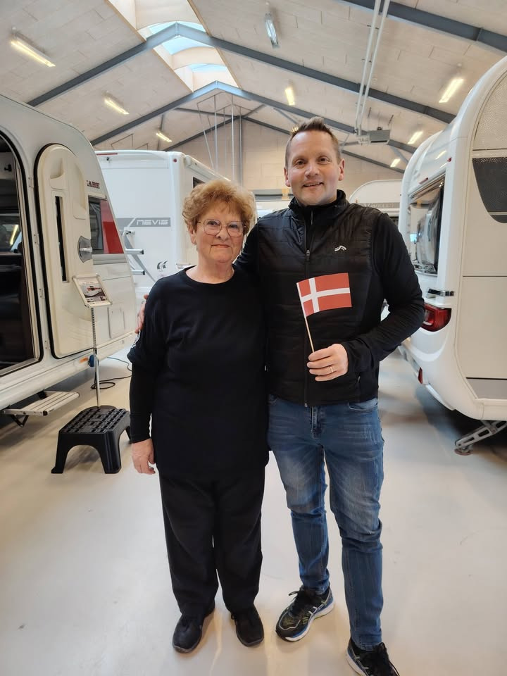Brønderslev Caravan & Trailer Center fejrer Edith Riber på hendes 80-års fødselsdag