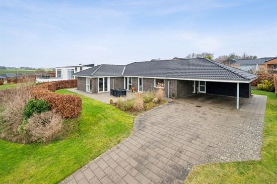 Top 6 over dyreste boliger til salg i Ans By. Priser op til 5.900.000 kr