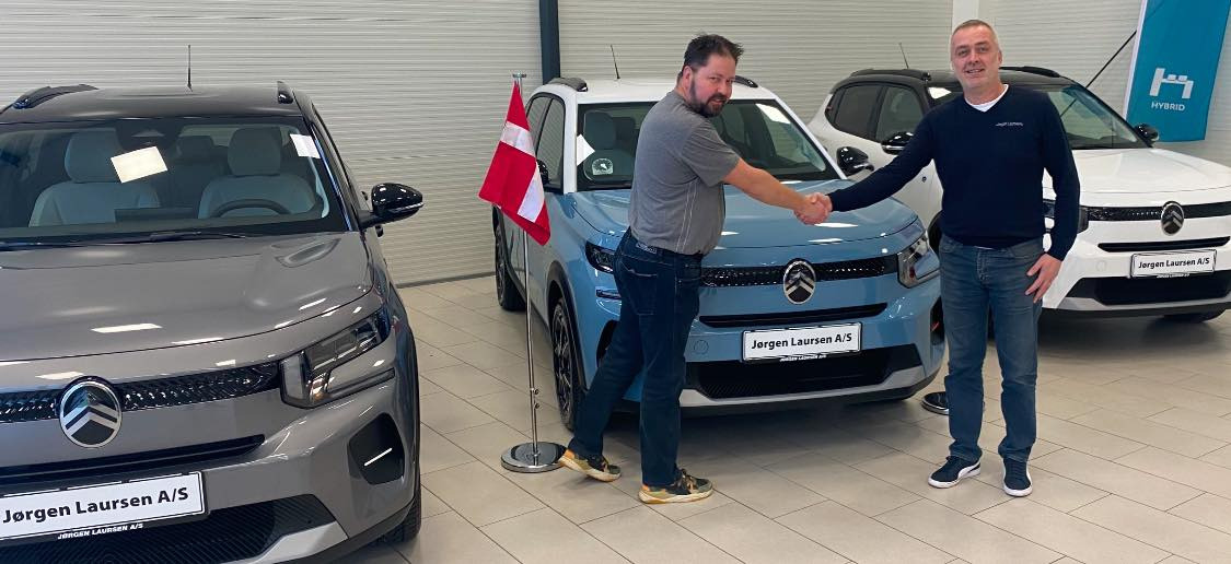 Jørgen Laursen A/S leverer tre nye elbiler til Krabbeshus Heldagsskole