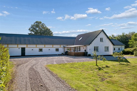 Randersvej 17 og 1 anden boliger er kommet til salg denne uge i Mariager - se boligerne her.