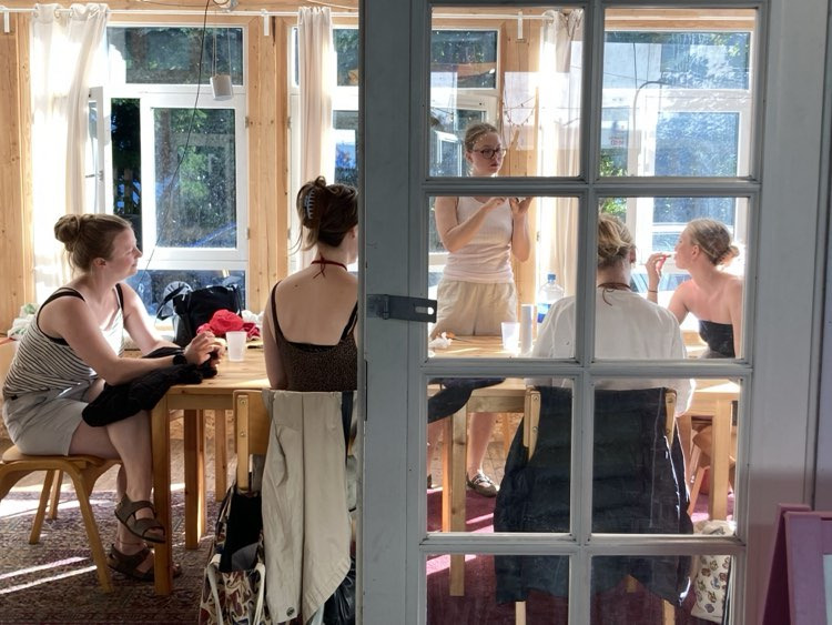 Udforsk din garderobe i klimakrisens lys: Samtalesalon på Frederiksberg