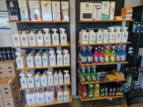 Bílspecialisten HOVWDIAUDI rådgiver om produkter til bilen i butikken i dag