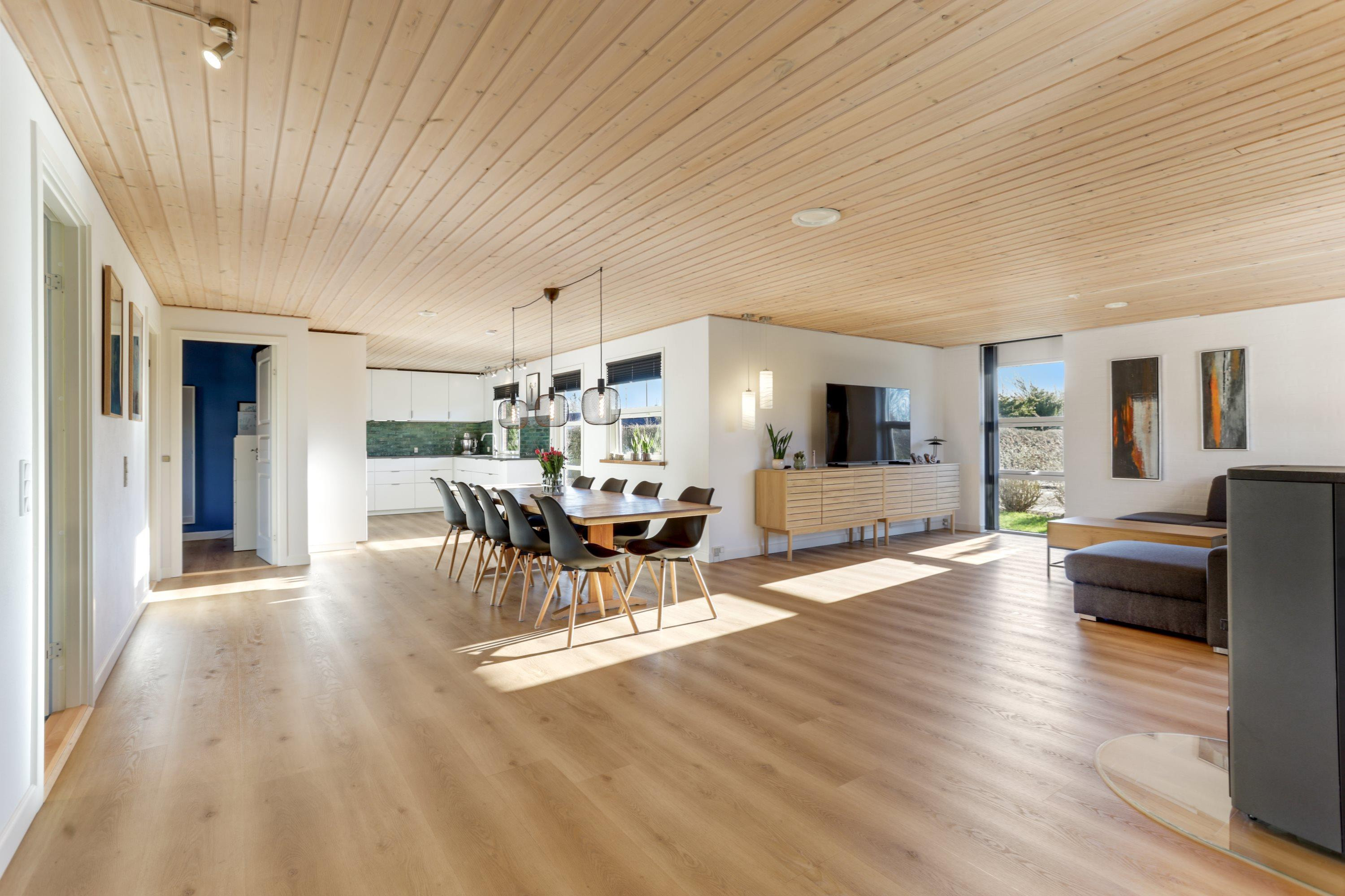 Til salg hos Mæglerhuset Vestkysten I/S: Totalrenoveret familievilla med moderne komfort