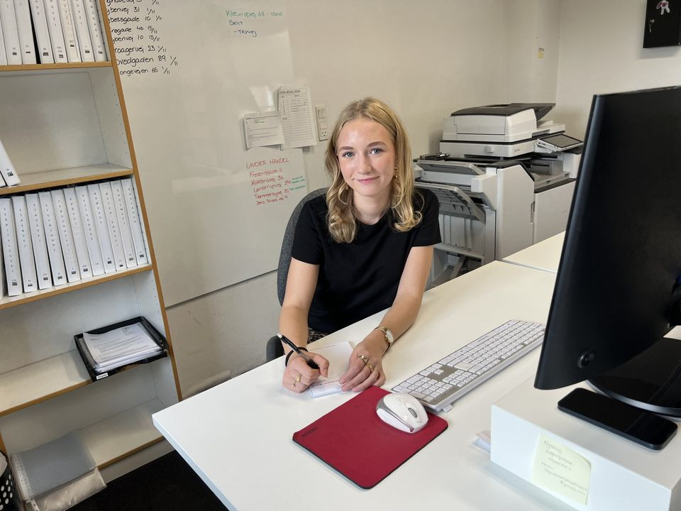 Nyt ansigt hos Westergaard Bolig: Holly afslutter praktikforløb
