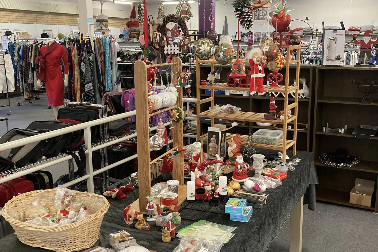 Find dine juleting hos Kirkens Korshær Genbrug i Vonsild