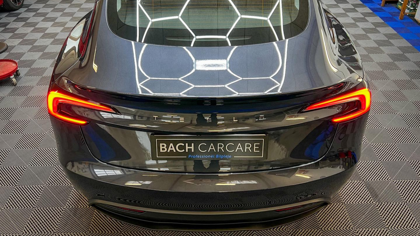 Ønsker du at beskytte din bil med sæsonernes hårde vejr? Bach Carcares keramiske coating er din løsning