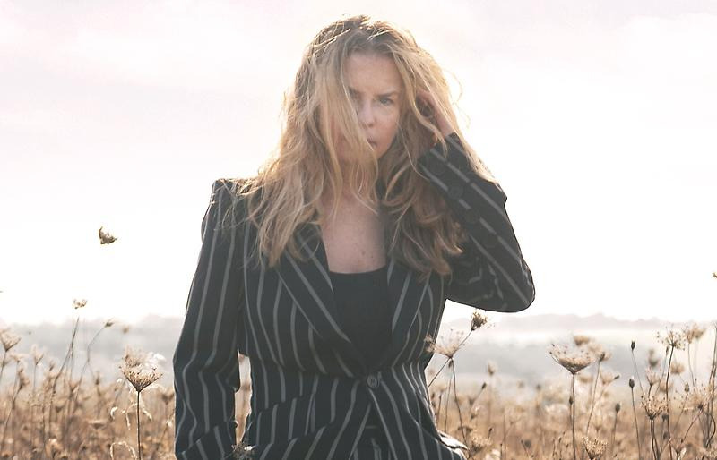 Oplev Maggie Björklund Trio: Filmisk americana og smukke sange i Ry