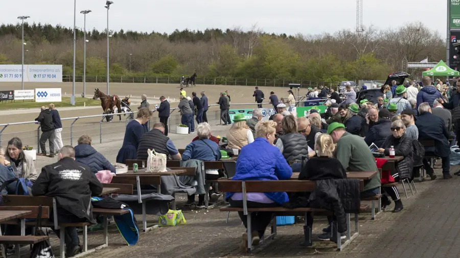 Forårstrav lokker med spændende løb og lækker mad på BioCirc Trav Arena