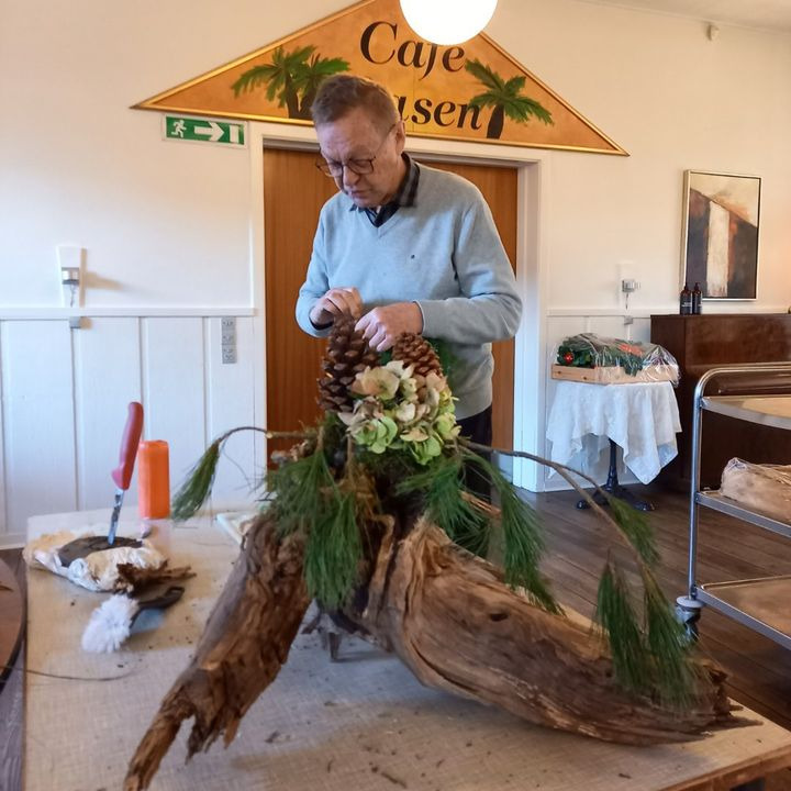 Cafe Oasen v/Dorthe Lyngholm Larsen & Lars Mejlstrup Larsen klar til jul med hjælp fra tidligere overtjener