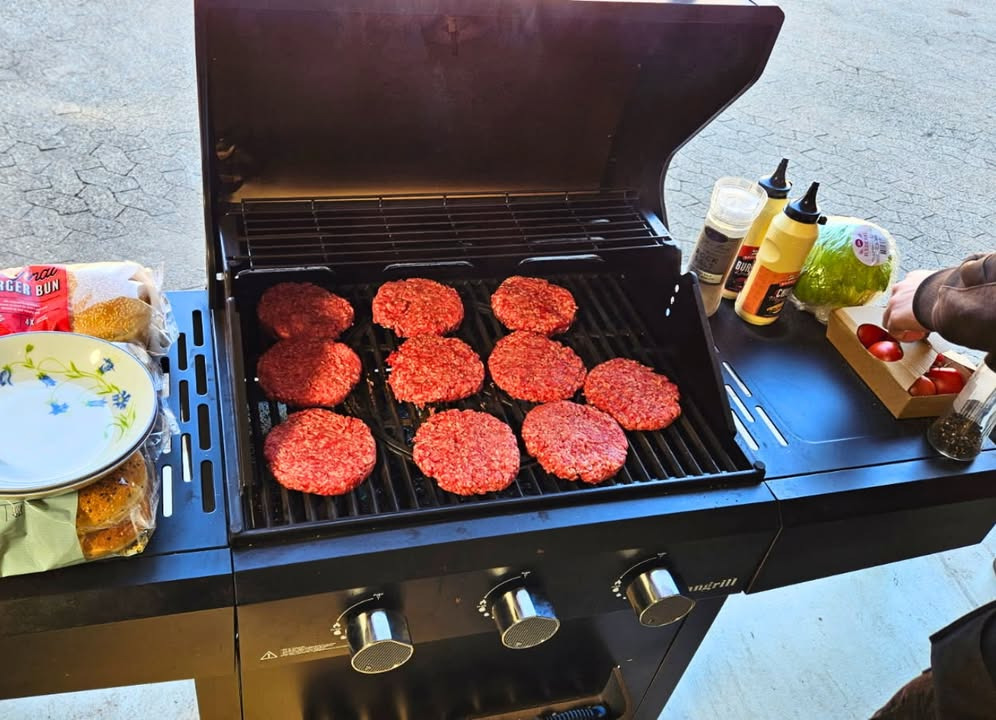 Steffenauer Auto forkæler mekanikerne med frisklavede bøffer på solrig forårsdag