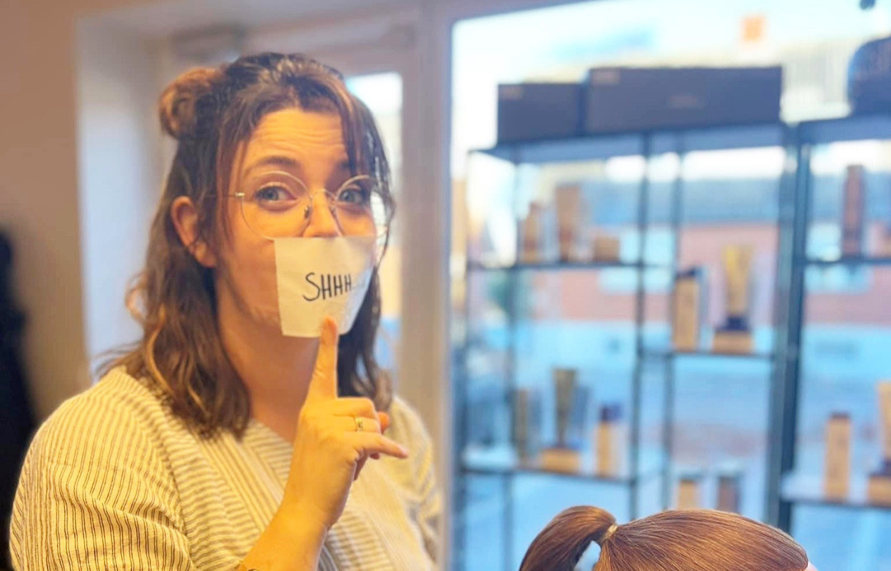 Trænger du til en stille stund ved frisøren? Samtalefri klipning nu tilgængelig hos Obitsø Frisørsalon