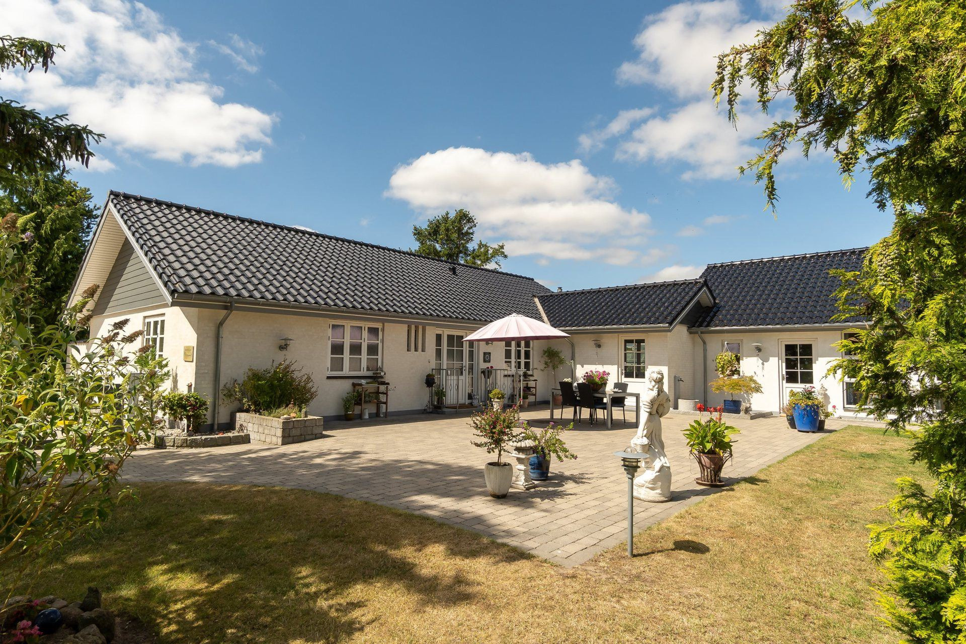 Netop kommet til salg: Kirkebjergvej 4 en af Lille Skensveds dyreste adresser