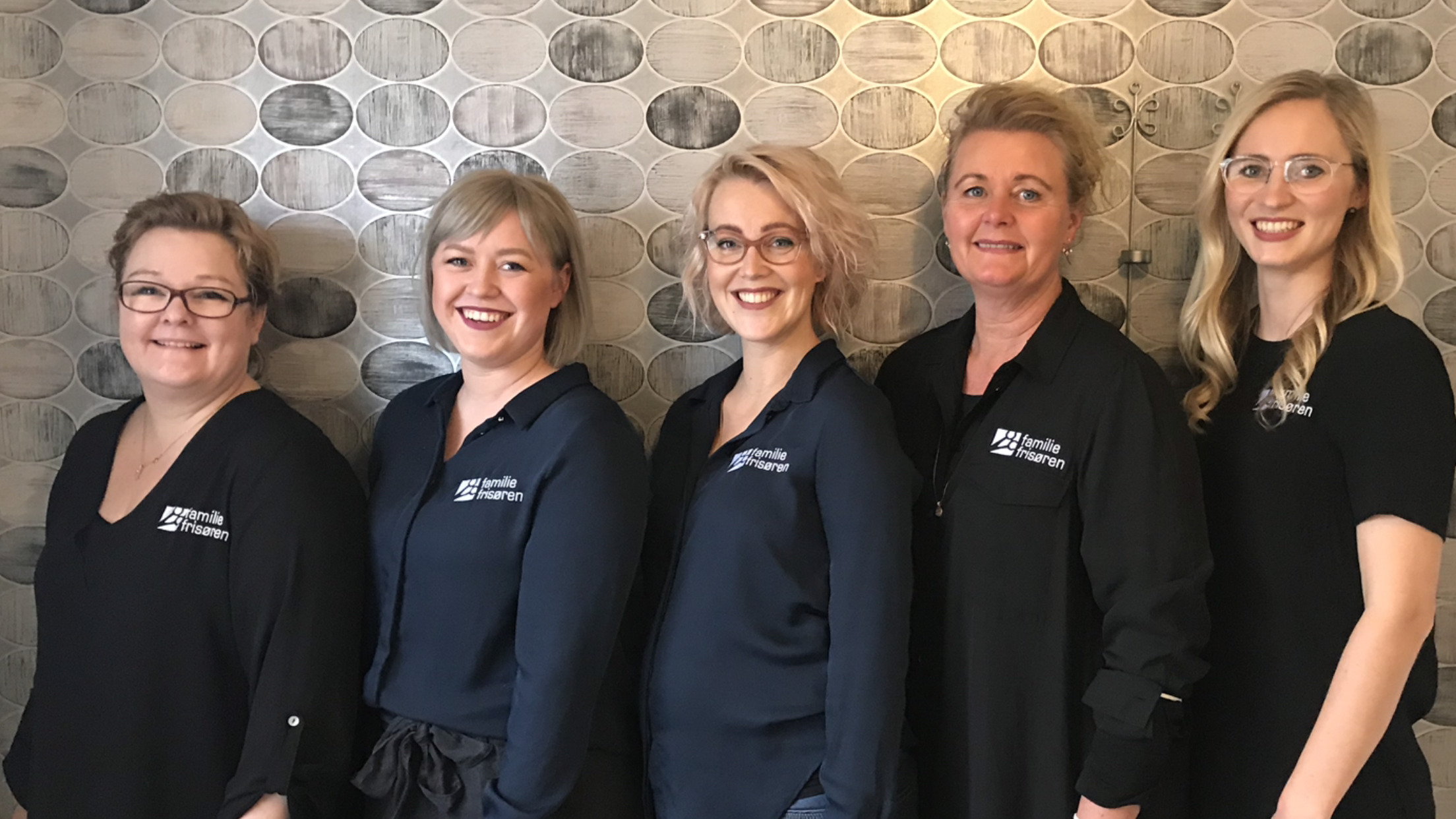 Familiefrisøren sørger for hyggen