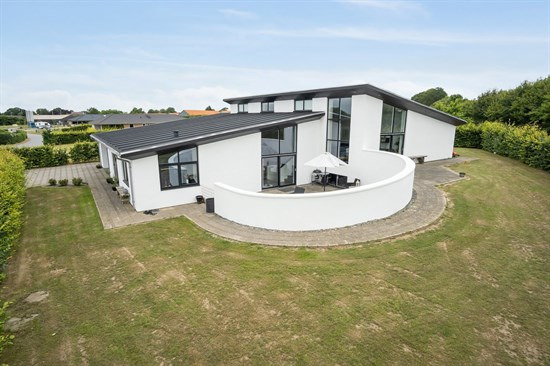 Top 6 over dyreste boliger til salg i Brørup. Priser op til 3.295.000 kr