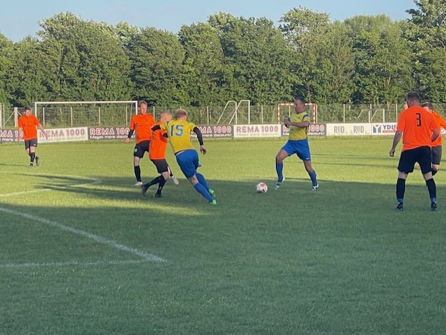 Skive snupper sejren på en perfekt fodboldaften hos Bruunshåb/Tapdrup IF Oldboys