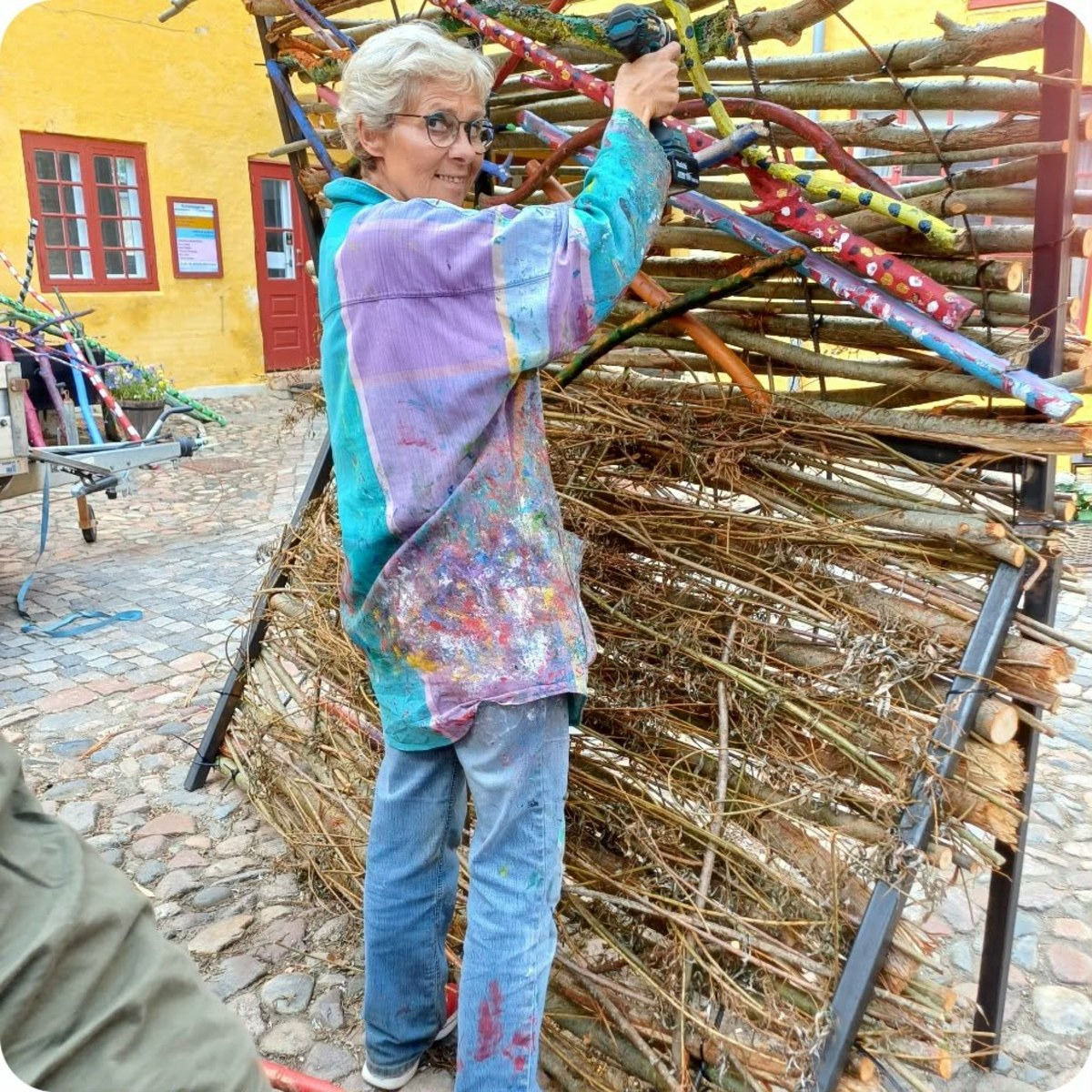 Susanne Bach finder frirum og fællesskab i kunsten
