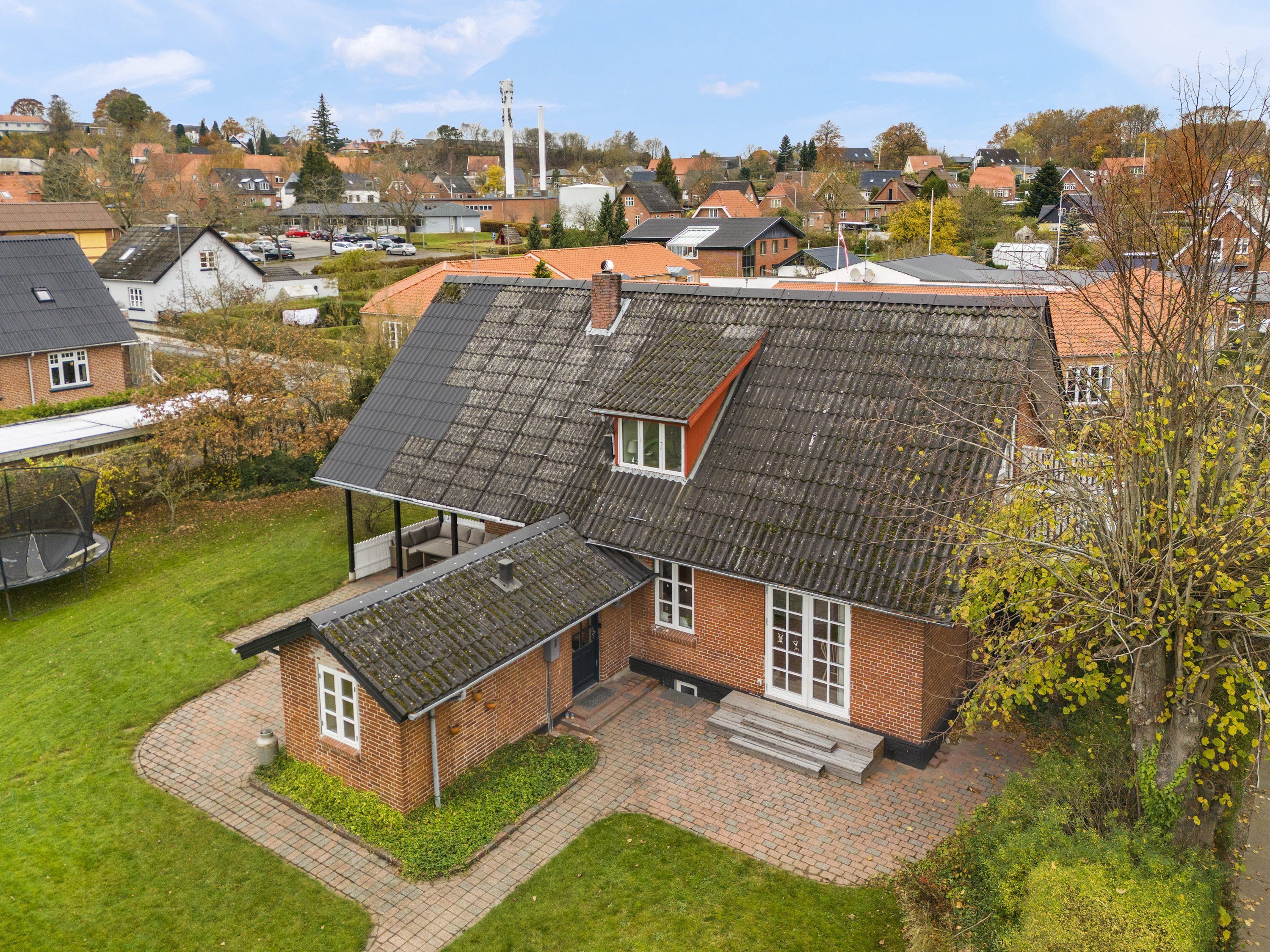 Til salg hos danbolig Randers: Rummelig og velholdt villa fordelt i tre plan