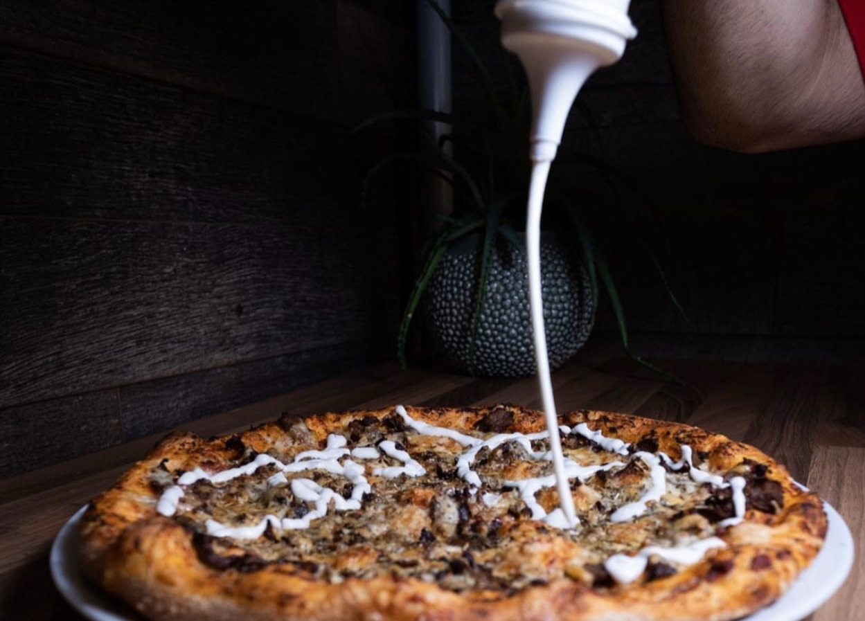 Frokosttilbud: San Remo Pizza byder på smagfuld salatpizza med kebab til kun 59 kr.