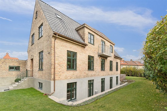 Vinrankevej 8 og 2 andre boliger er kommet til salg denne uge i Hellerup - se boligerne her.