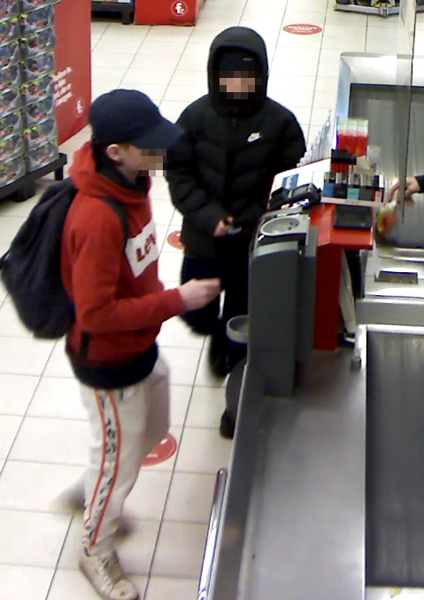 To drenge efterlyses i sag om påsat brand i supermarked