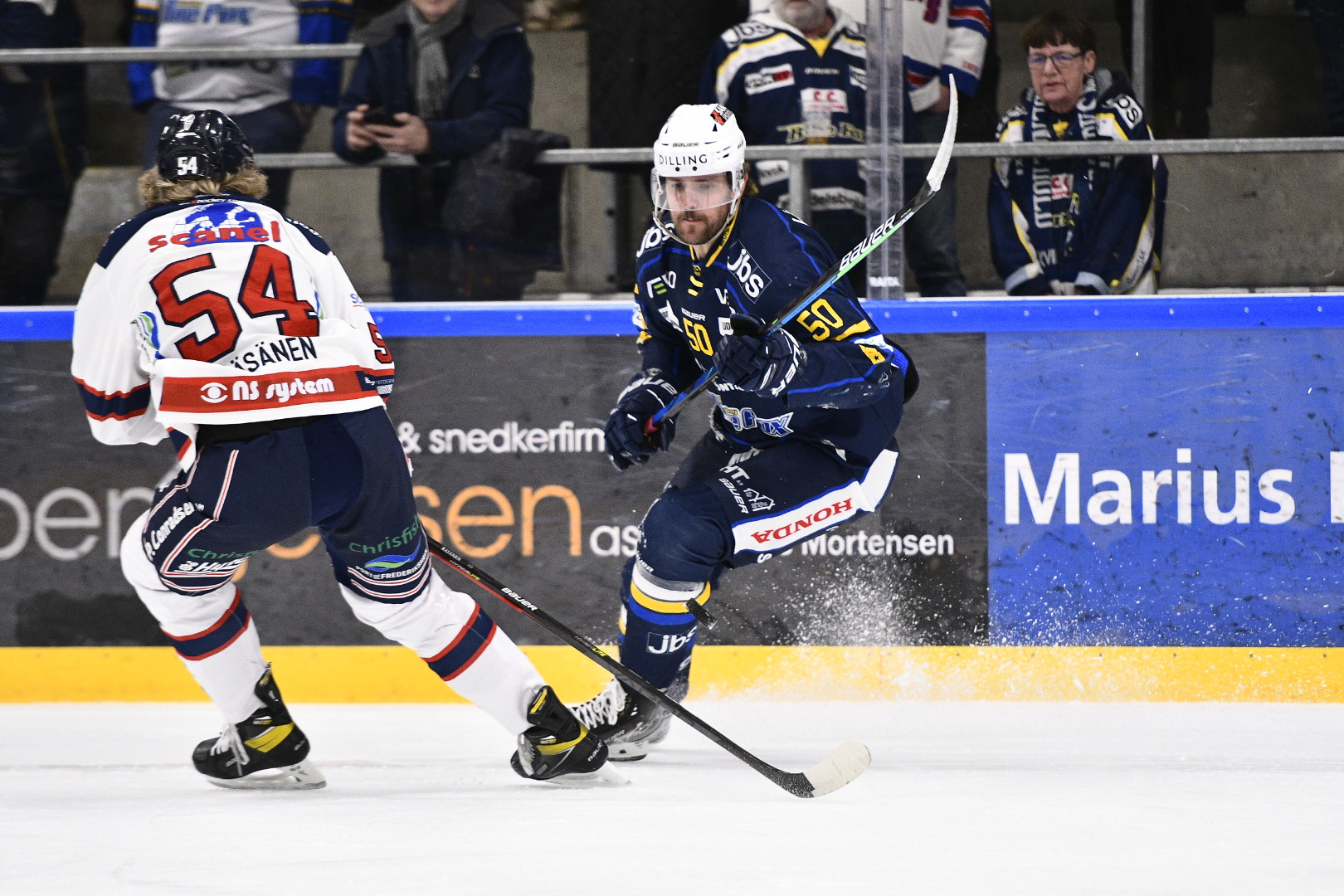 Blue Fox blev dukket af White Hawks