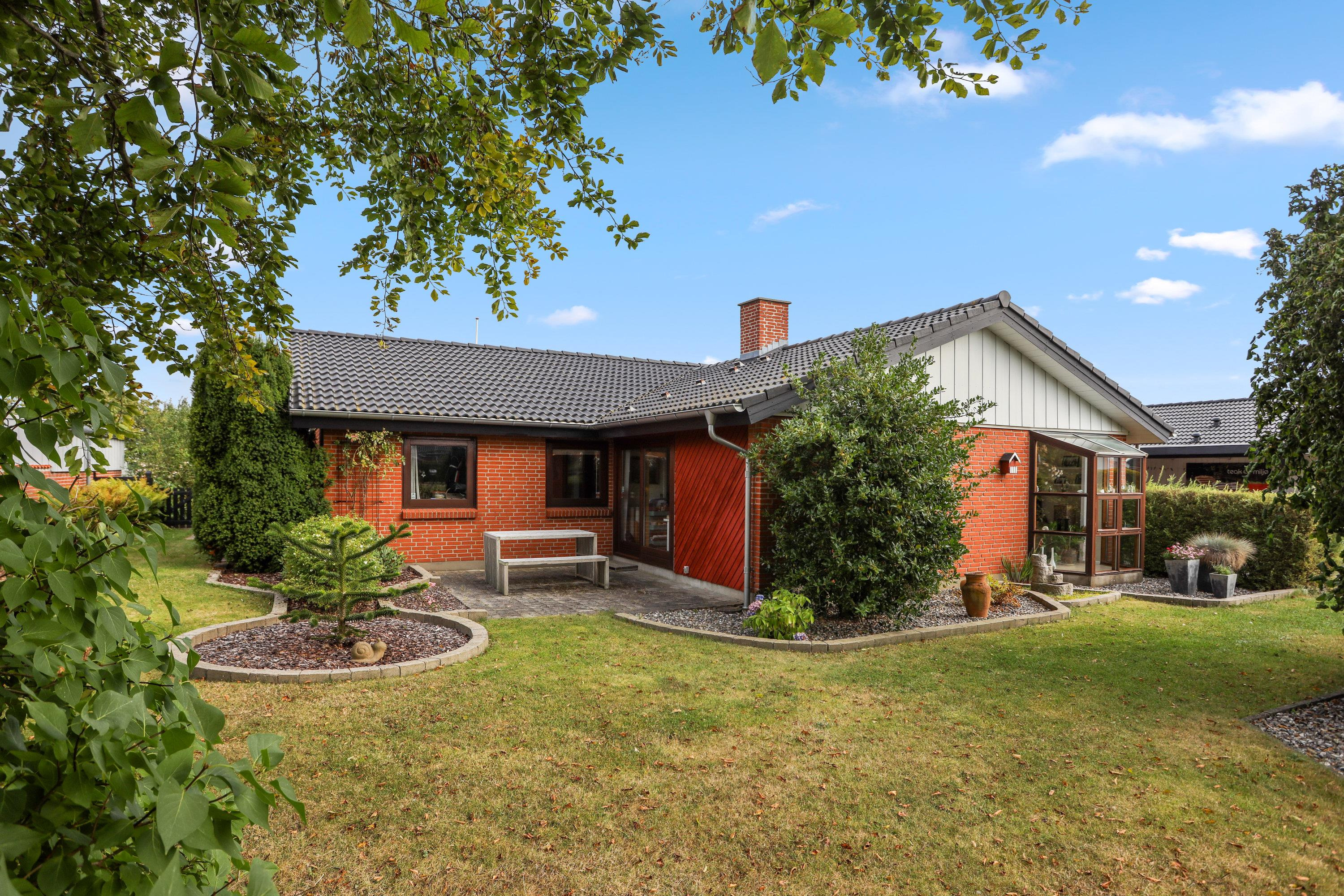 Velholdt familievilla med seks værelser i børnevenligt kvarter