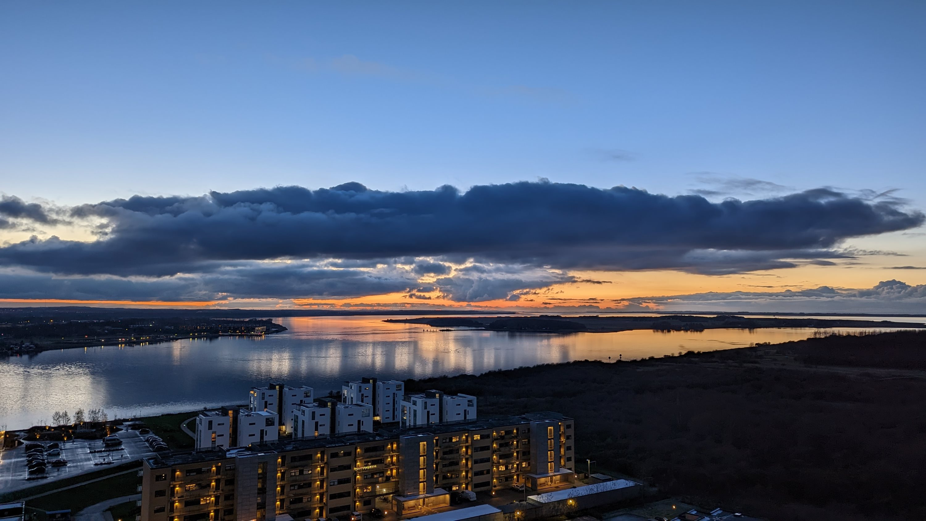 Stor eksklusiv udsigtslejlighed på 15. etage med panoramaview over natur, by og fjord